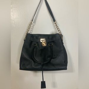 GUC Michael Kors big black Hamilton back chain strap and lock detail